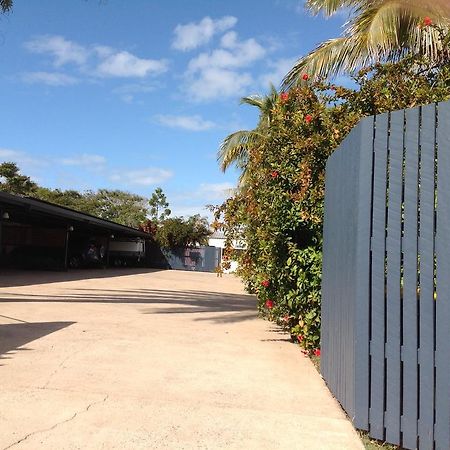 Emu Park Motel Buitenkant foto