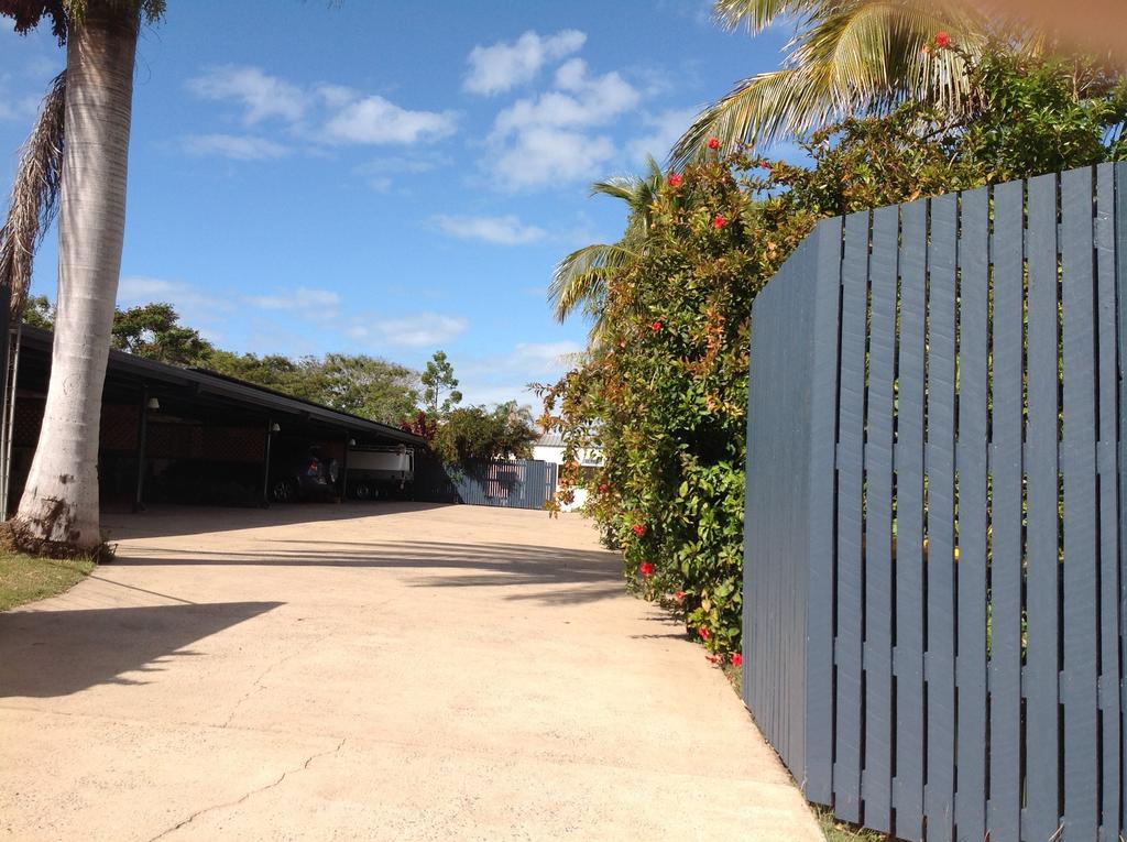 Emu Park Motel Buitenkant foto