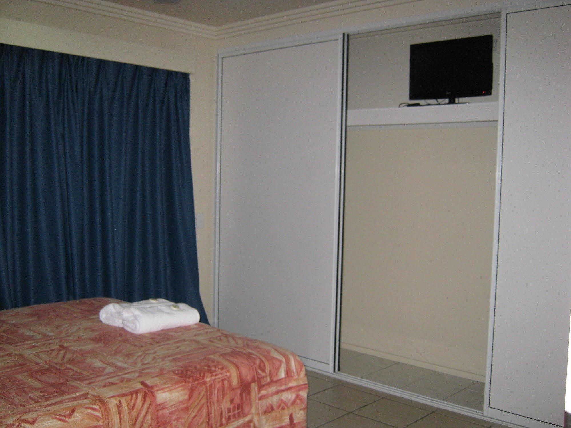 Emu Park Motel Buitenkant foto