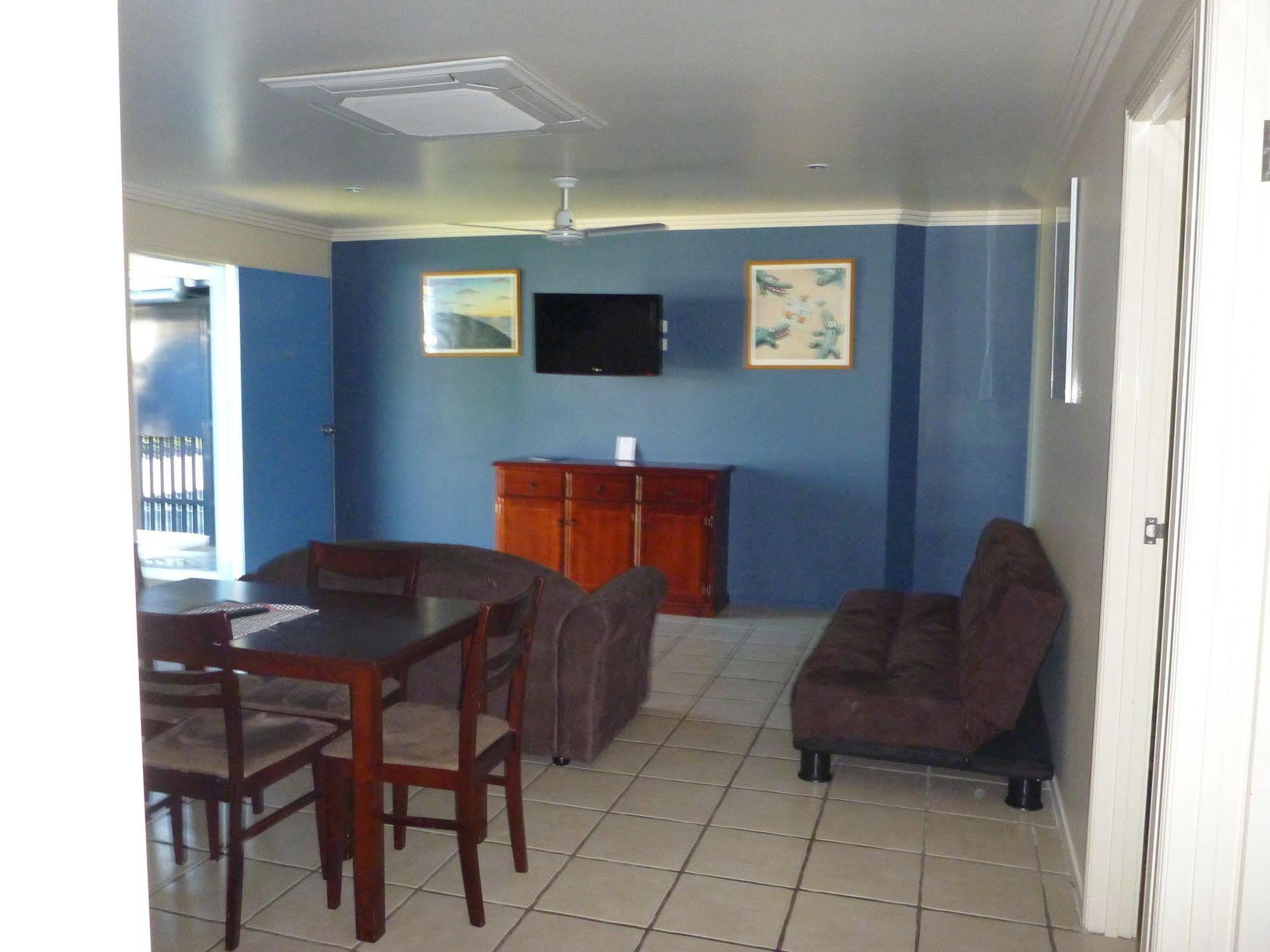 Emu Park Motel Buitenkant foto