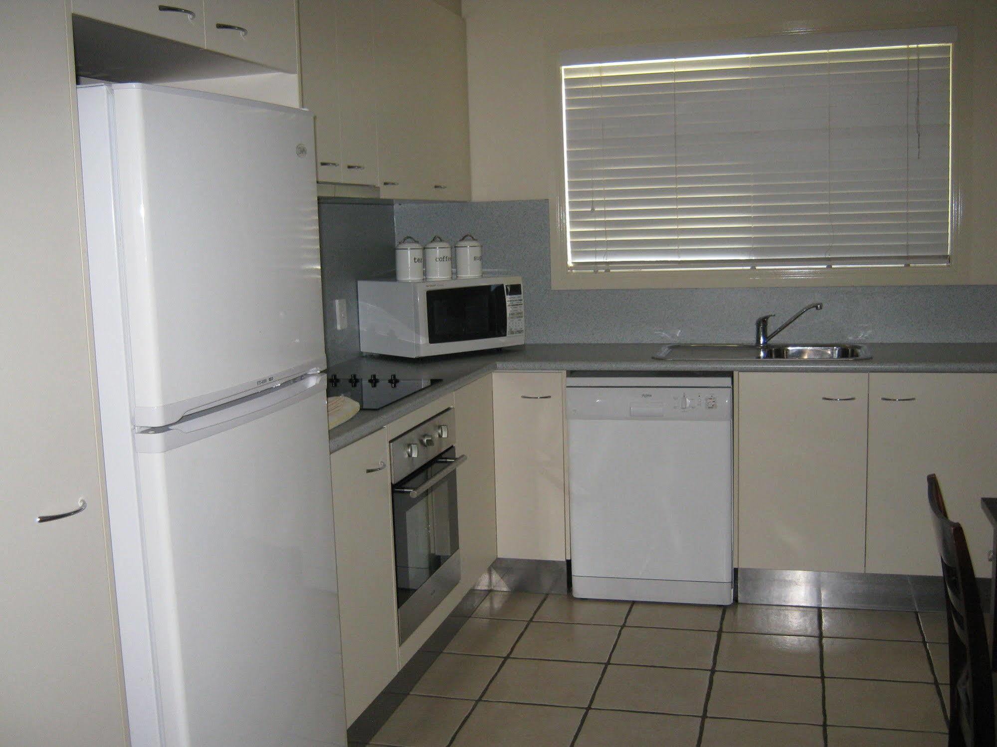Emu Park Motel Buitenkant foto