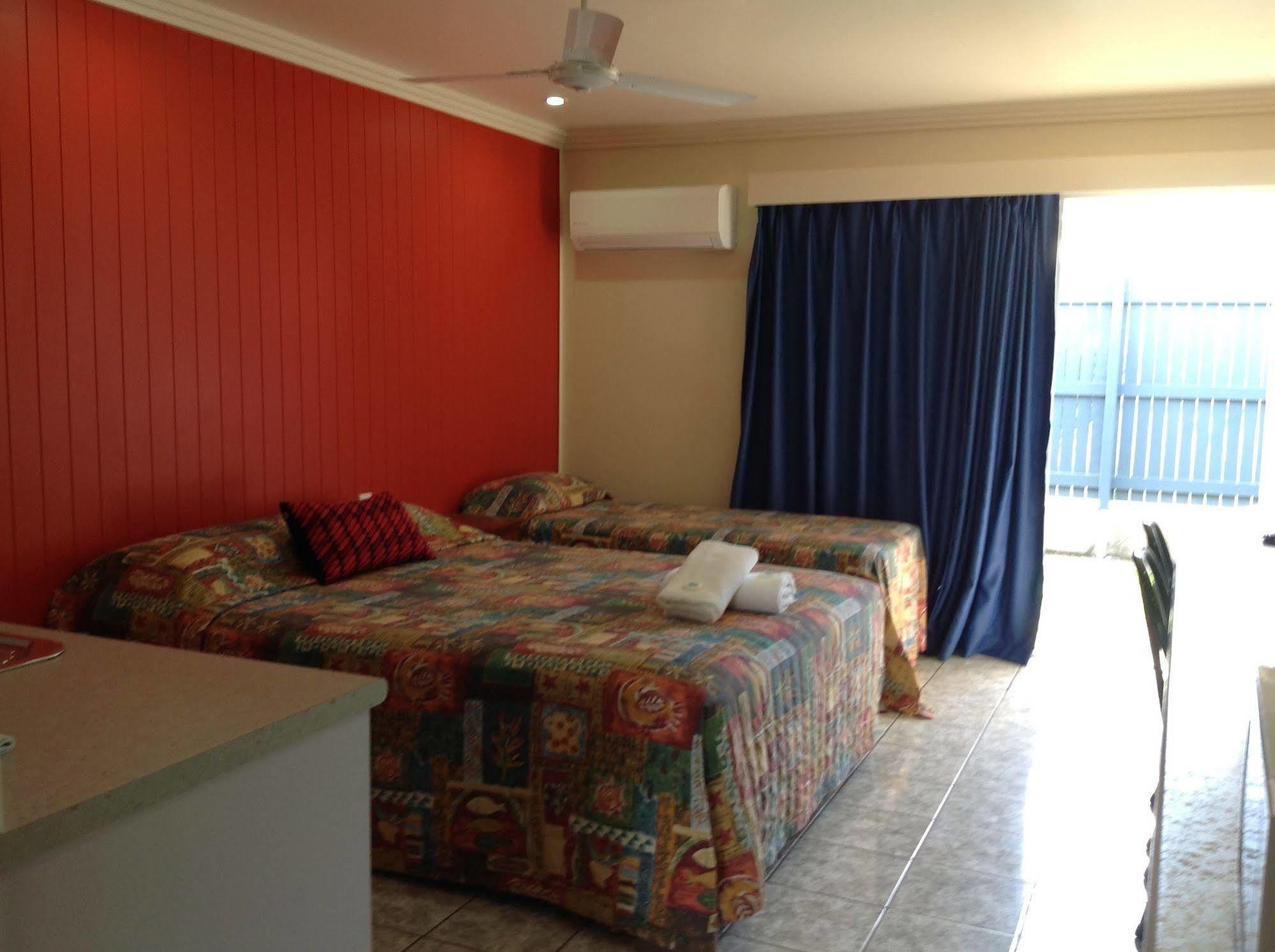 Emu Park Motel Buitenkant foto